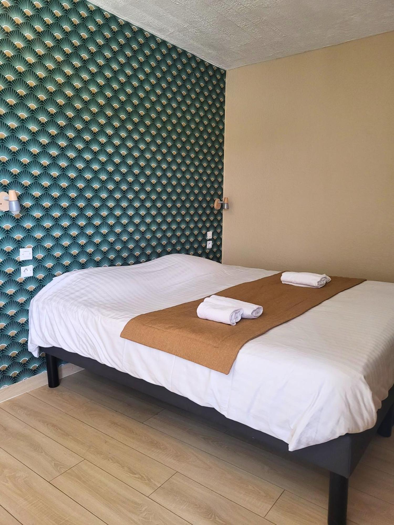 Hotel De La Mer Hyeres Bagian luar foto