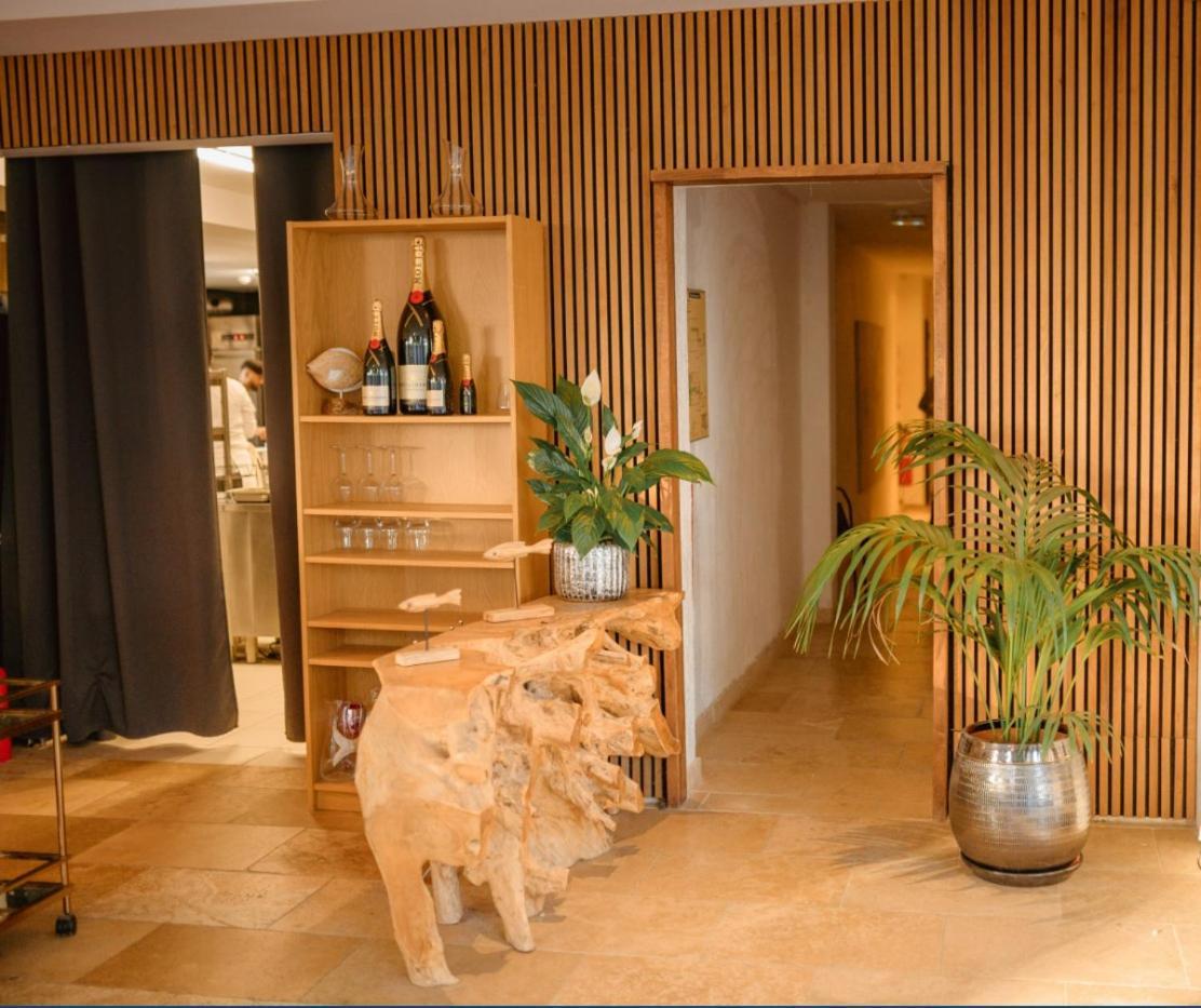 Hotel De La Mer Hyeres Bagian luar foto