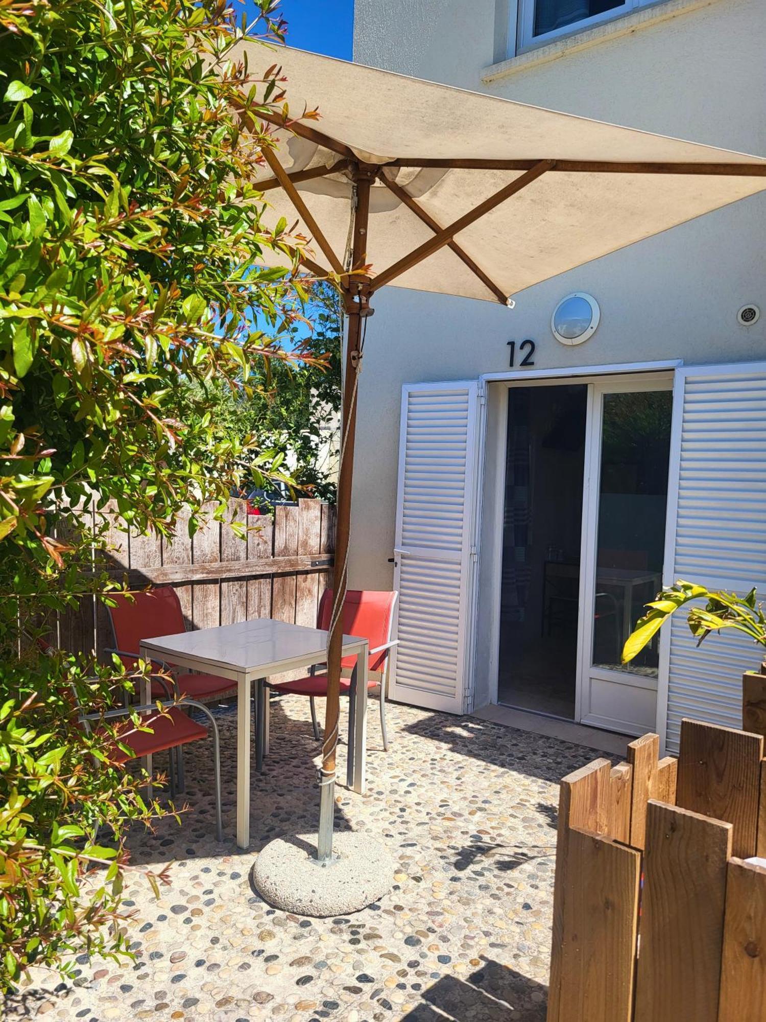 Hotel De La Mer Hyeres Bagian luar foto