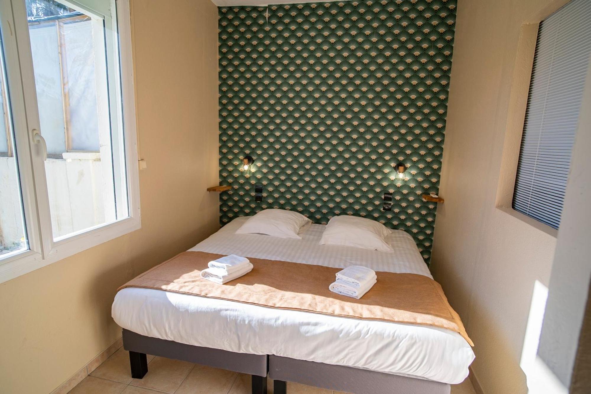 Hotel De La Mer Hyeres Bagian luar foto