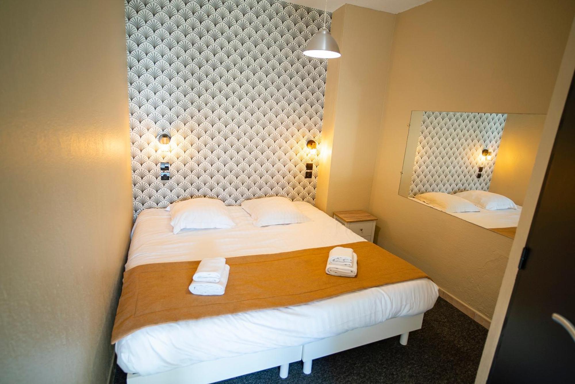 Hotel De La Mer Hyeres Bagian luar foto