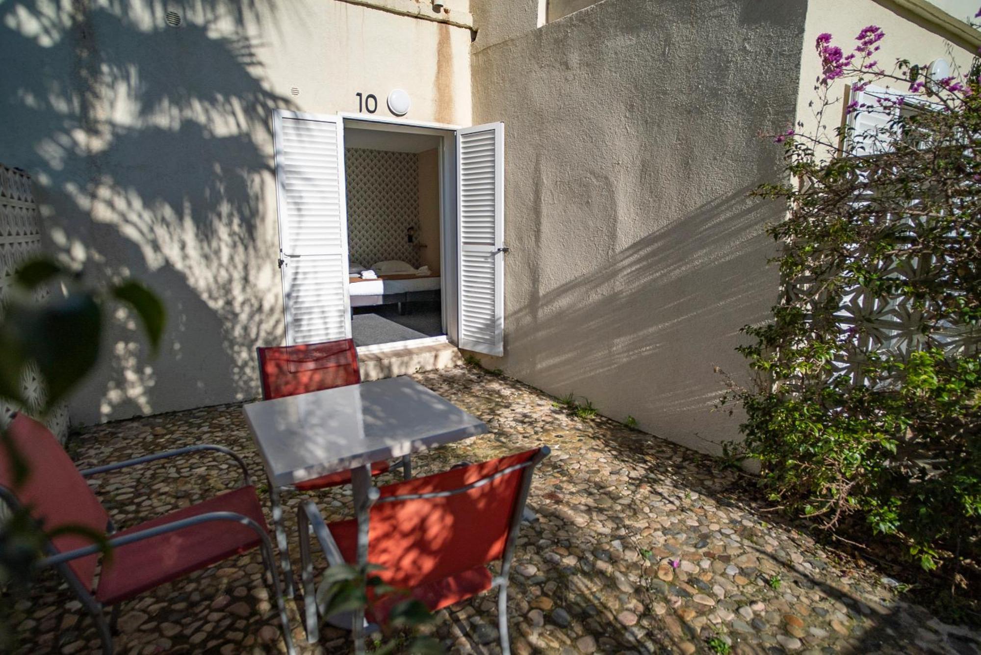 Hotel De La Mer Hyeres Bagian luar foto
