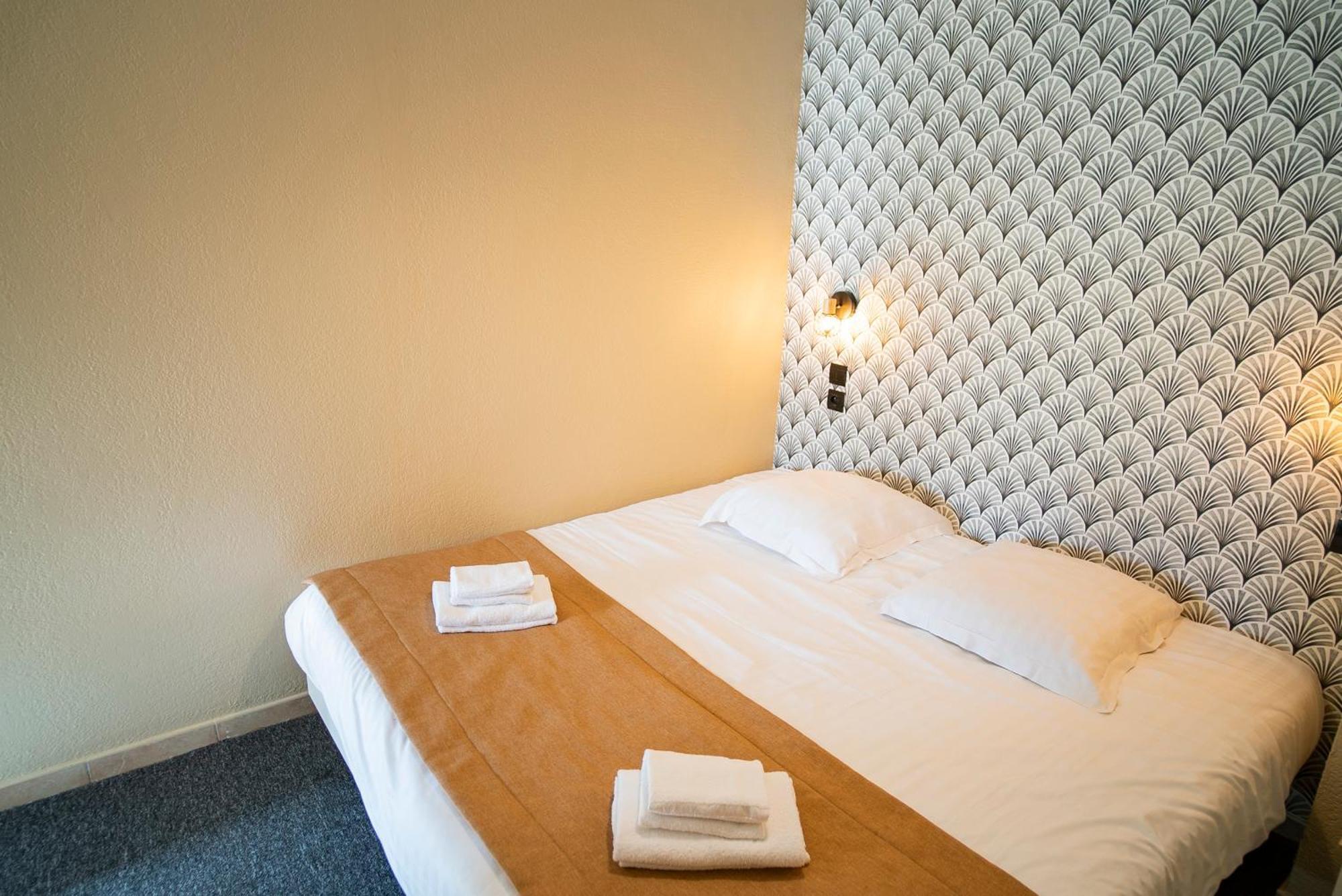 Hotel De La Mer Hyeres Bagian luar foto