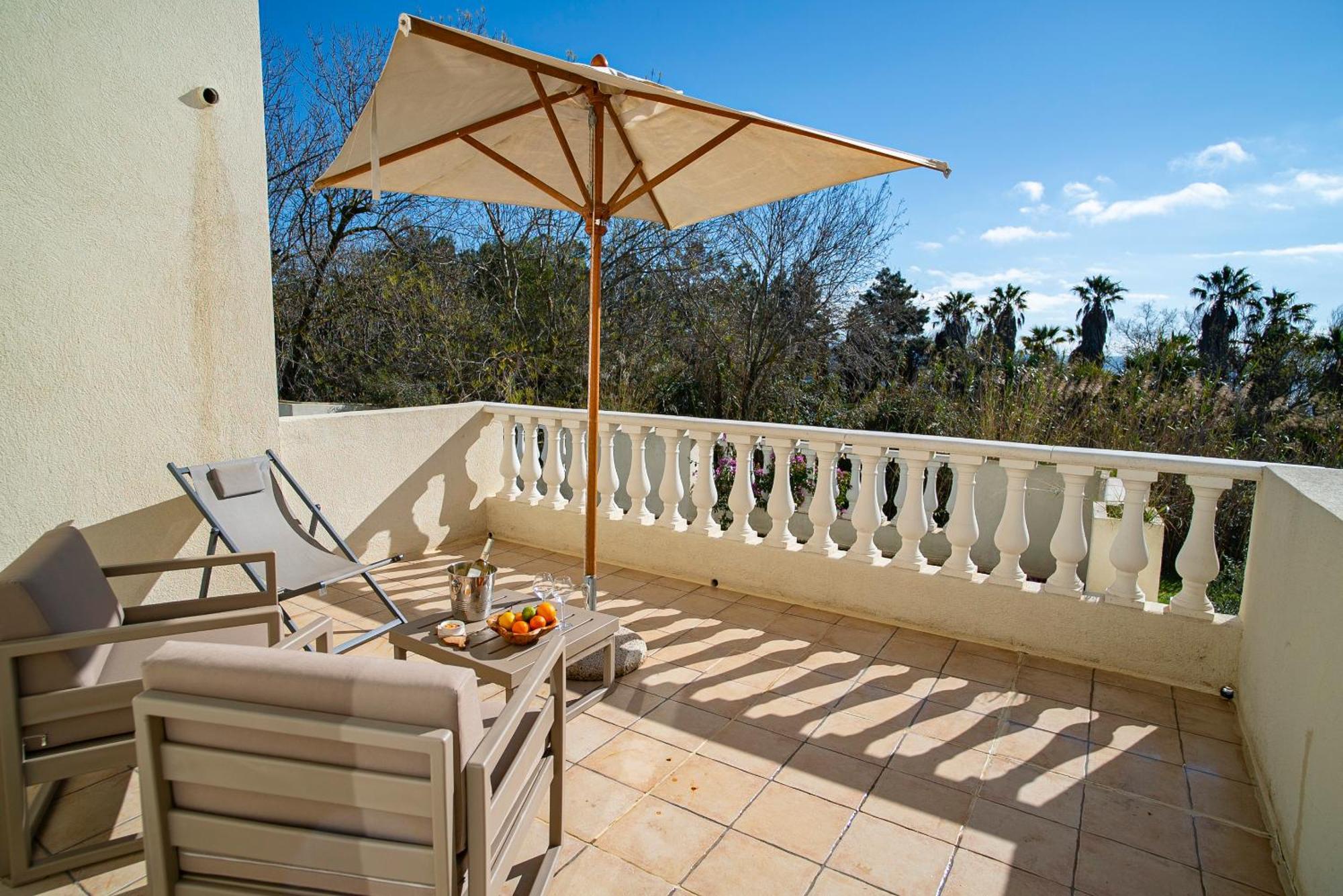 Hotel De La Mer Hyeres Bagian luar foto
